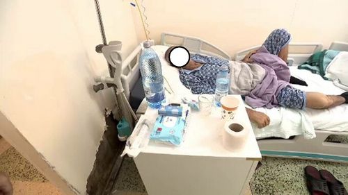 Imagini de coșmar din Spitalul Județean Neamț. Pacienții de la Chirurgie stau în saloane pline cu mucegai pe pereți