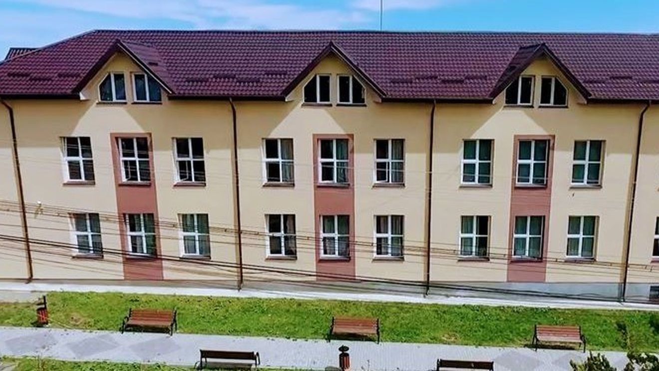 INTERVIU Directorul Liceului Tehnologic din Liteni cu 10 note de 10 la Bacalaureat 2023:  Înainte, plecau în străinătate peste 20 de copii dintr-o generație care termina liceul. Anul trecut au plecat doar 4 / Noi nu scăpăm nicio finanțare, pentru că asta dă performanță