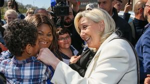 Alegeri parlamentare anticipate în Franța: Marine Le Pen promite "un guvern de uniune națională" în caz de victorie