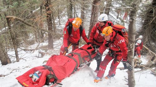 Un nou record nedorit pentru istoria Salvamont România: 187 de apeluri de urgenţă în 24 de ore, 190 de persoane salvate, 140 dintre ele au ajuns la spital