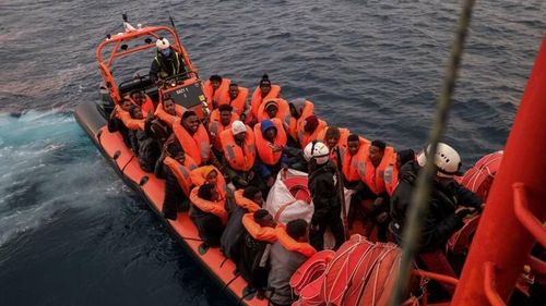 Italia nu va deveni un centru de colectare a migranţilor în numele Uniunii Europene, promite ministrul de Interne de la Roma