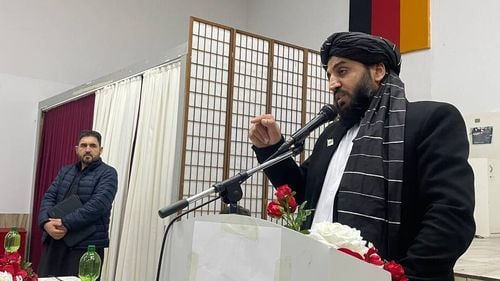 Apariția unui oficial taliban important la evenimente din Olanda și Germania a provocat stupoarea autorităților/ Anchetă despre cum a fost posibil să se pozeze cu ministrul olandez al Sănătății