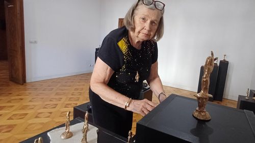 26 de lucrări de bronz şi piatră, realizate de o artistă din SUA, donate Muzeului Naţional „Constantin Brâncuşi”