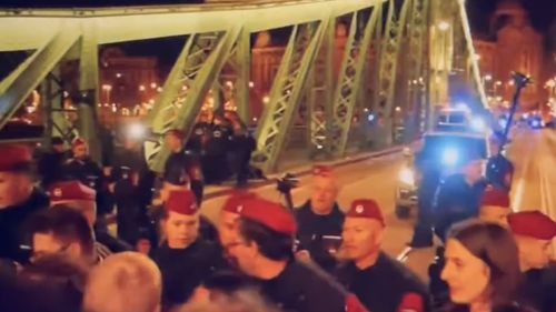 Proteste în Budapesta împotriva anulării paradei Pride: manifestanții au ocupat patru poduri