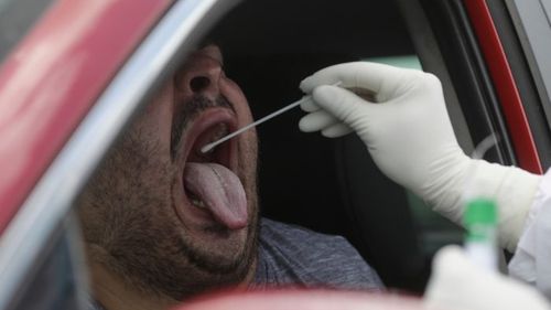 Grecia impune testarea săptămânală obligatorie pentru toți lucrătorii nevaccinați / Testele vor fi plătite din buzunarul fiecărui angajat