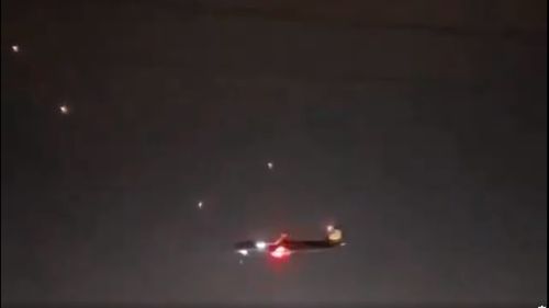 Imagini virale cu un avion de pasageri care aterizează pe aeroportul Ben Gurion din Tel Aviv, în mijlocul atacurilor cu rachete doborâte de Iron Dome