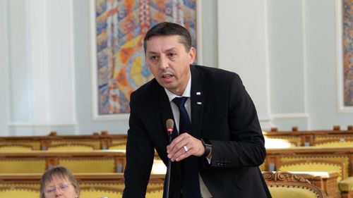 ULTIMA ORĂ Daniel David: Universitatea Babeș-Bolyai va reanaliza teza de doctorat a ministrului Lucian Bode, după ancheta Emiliei Șercan referitoare la un plagiat de cel puțin 18,5%, mult mai mult decât 2,95%, cât identificase inițial UBB