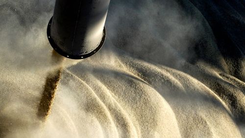 Iohannis, după întâlnirea cu Zelenski și von der Leyen: "Am găsit soluții atât pentru tranzitul cerealelor ucrainene cât și pentru a gestiona exportul spre România/ Este vorba de un sistem de autorizare a acestor exporturi"