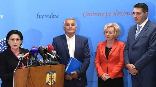 Ministerul Educației prezintă public cifre false? Numărul elevilor de clasa a VIII-a, al înscrișilor și al prezenților la Evaluarea Națională diferă în aproape toate comunicările oficiale din ultimele 4 luni