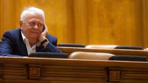 Viorel Hrebenciuc, ridicat de polițiști și dus la penitenciar după ce a fost condamnat definitiv la 3 ani de închisoare