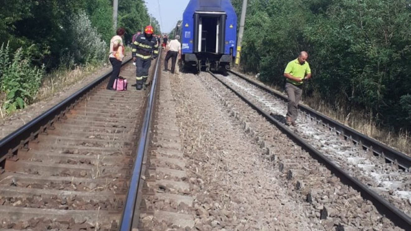Calvarul călătoriilor pe calea ferată: Șase trenuri sunt oprite, după ce locomotiva trenului R 8010 Constanţa - Bucureşti Nord s-a defectat la ieșire din stația Fundulea