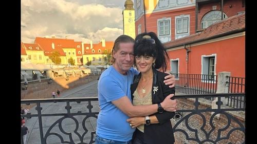 Un fost procuror DNA s-a logodit cu o fostă colegă pe care a trimis-o în judecată / El a fost cercetat disciplinar după ce a mers băut la serviciu, ea a fost condamnată pentru luare de mită