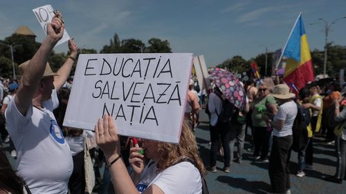 Petiție pentru titularizarea pe normă și desființarea repetării examenului de titularizare semnată de peste 1.700 de profesori, adresată Ligiei Deca