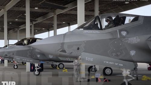 VIDEO Șeful Forțelor Aeriene, Viorel Pană: Primele avioane F-35 ar trebui să zboare cu piloți români în pregătire în 2030, dacă se respectă planul achiziției celor mai performante aparate de vânătoare, invizibile pentru radare