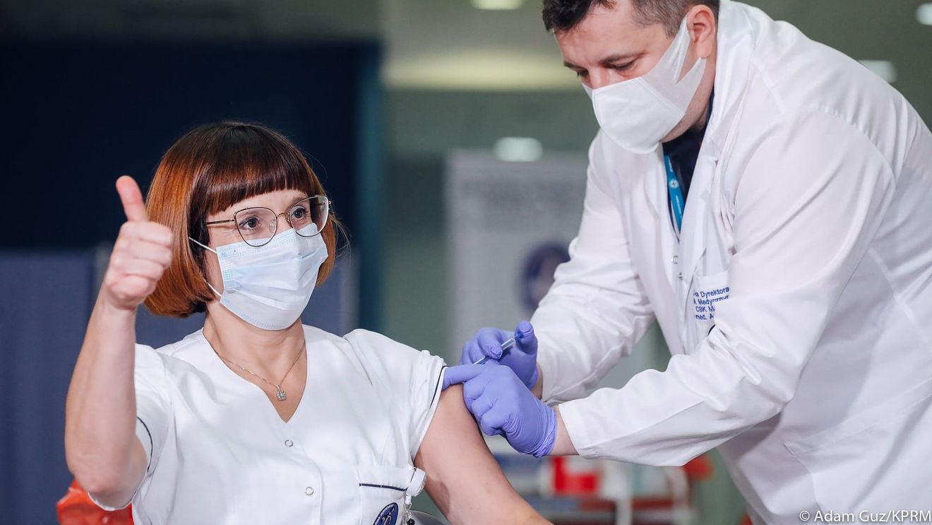 Și Polonia ia în calcul să facă obligatorie vaccinarea anti-COVID a cadrelor medicale