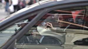 Amenzi drastice în Italia pentru cei care aruncă gunoi din mașini: până la 18.000 de euro / O faptă petrecută în zonele protejate poate duce la arestare și confiscarea autoturismului