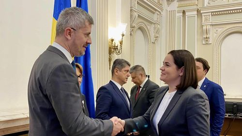 Dan Barna, după întâlnirea cu lidera opoziției din Belarus, Svetlana Tsikhanouskaya: Din păcate nici președintele Camerei Deputaților nici președinta Senatului „nu și-au găsit timp” pentru o întâlnire cu ea, confirmând, încă o dată, că PSD și PNL insistă să rămână în urma istoriei