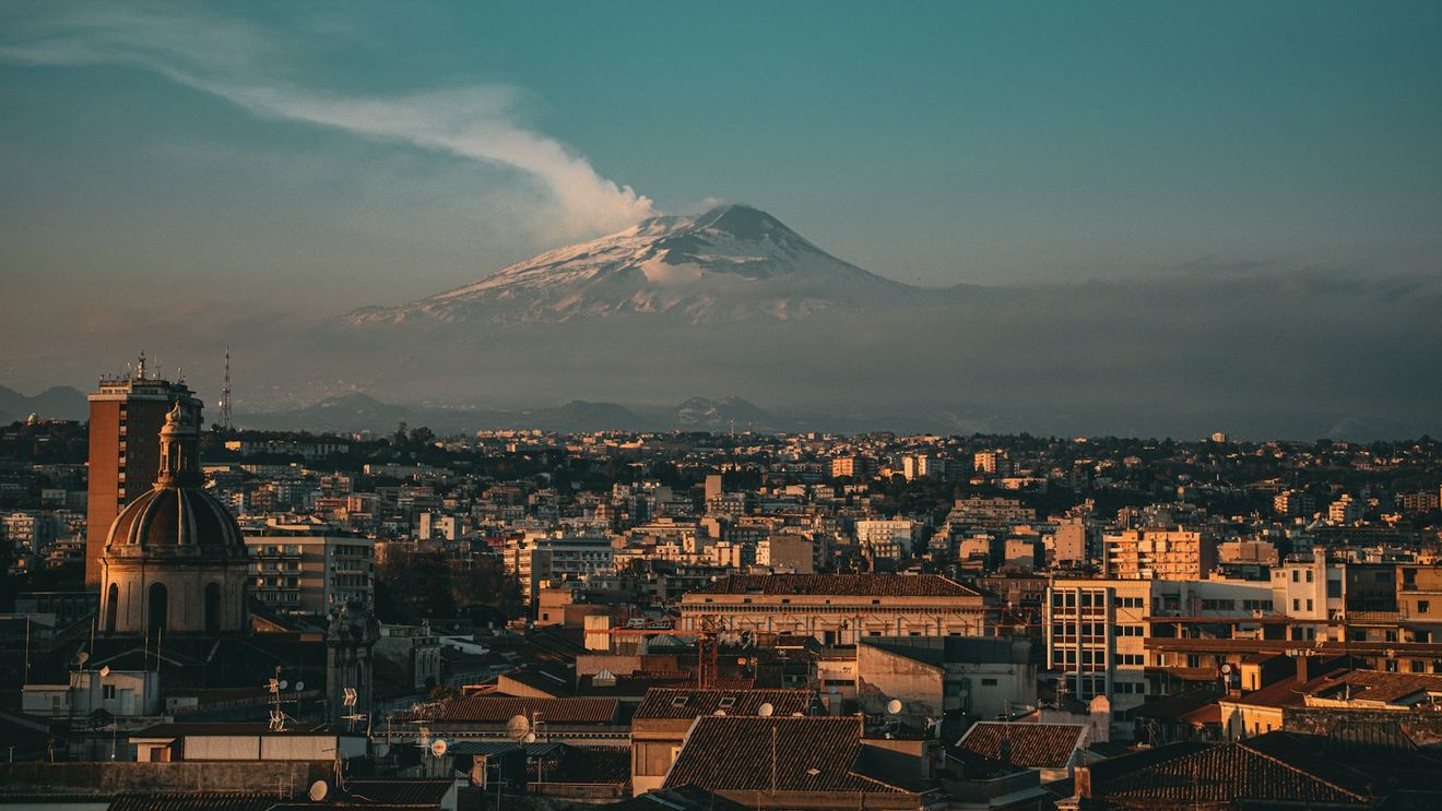 Ghizii de pe Vulcanul Etna protestează față de noile restricții impuse pentru turiști