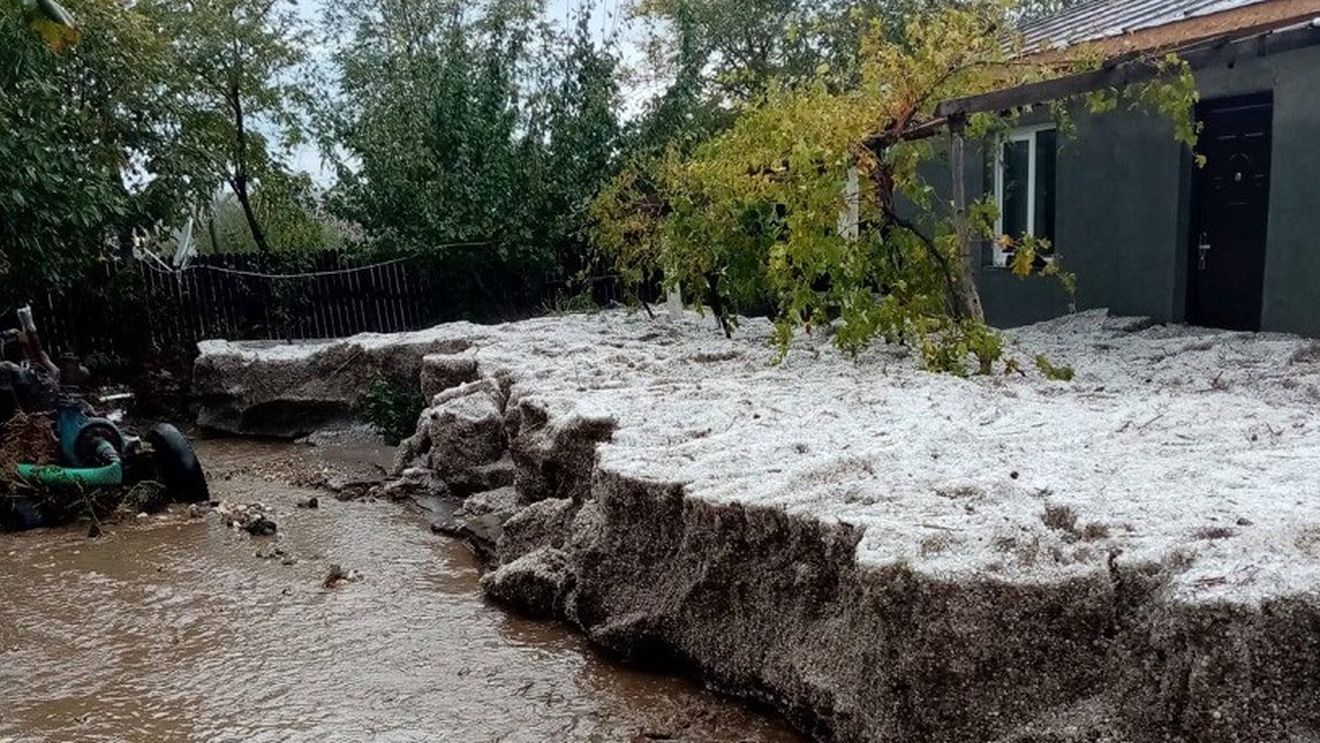 Orașul Târgu Frumos și mai multe comune din Iași, sub cod portocaliu de grindină și ploi torențiale