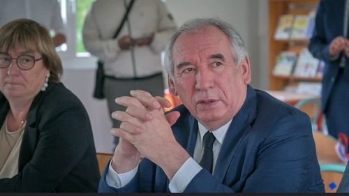 „Jucăm soarta elevilor prea devreme”. Sistemul educațional din Franța, criticat de premierul Bayrou, care reclamă examenul de intrare la liceu și admiterea centralizată la facultate