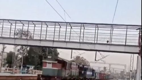 Un tren de marfă din India a circulat 70 km fără mecanic de locomotivă