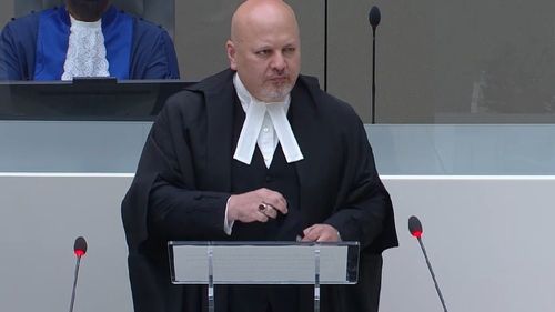 Procurorul Karim Khan cere Curţii Penale Internaţionale să emită „de urgenţă” un mandat de arestare pe numele lui Netanyahu. El invocă situaţia din Fâşia Gaza, probe ale unor „crime împotriva umanităţii”