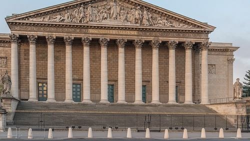 Alegeri parlamentare Franța: majoritatea absolută pentru președintele Emmanuel Macron este în dubiu, programul prezidențial sub semnul întrebării