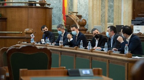 Barna, despre proiectul privind înfiinţarea unui Registru al lucrătorilor Securităţii și legăturile de rudenie cu aceștia până la gradul trei: Îl susţin fără rezerve. Pesedişti, votaţi? Aveţi curaj să vă uitaţi în oglindă?