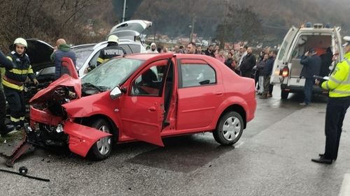 Robert Cazanciuc (PSD): Tragediile la care românii asistă ar trebui să ne facă mai responsabili măcar pe noi, parlamentarii. La Camera Deputaților este legea care crește de 10 ori perioada în care șoferii care ucid pe șosele nu pot redobândi permisul