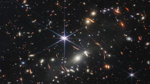 Telescopul spaţial James Webb s-ar putea să fi găsit cea mai îndepărtată galaxie observată vreodată