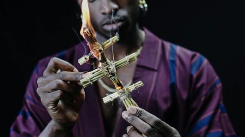 Zeci de migranţi decedaţi pe o navă  într-un incendiu provocat de o lumânare aprinsă în timpul unui ritual voodoo / Paza de coastă haitiană a salvat 41 de migranți