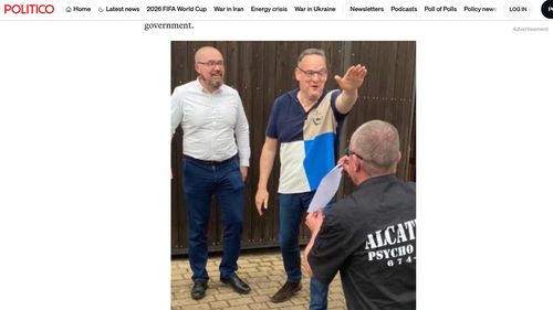 Parlamentar german de extremă dreapta, surprins în timp ce făcea salutul nazist / Martin Reichardt (AfD) neagă acuzațiile: A fost o glumă
