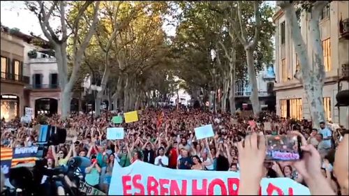 Zeci de mii de locuitori din Mallorca au manifestat împotriva turismului excesiv