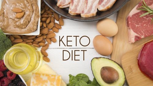 Dieta ketogenică, bogată în grăsimi, dar săracă în carbohidrați, ar putea proteja sănătatea creierului şi încetini declinul cognitiv, arată un studiu