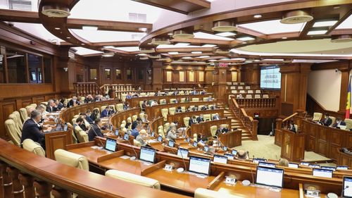 Parlamentul României şi cel al Republicii Moldova se reunesc în şedinţă comună la Chişinău