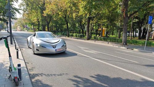 Deocamdată doar românii sunt interesaţi de prima maşină electrică autohtonă, cu autonomie de 300 km / Prețul este de 500.000 de euro
