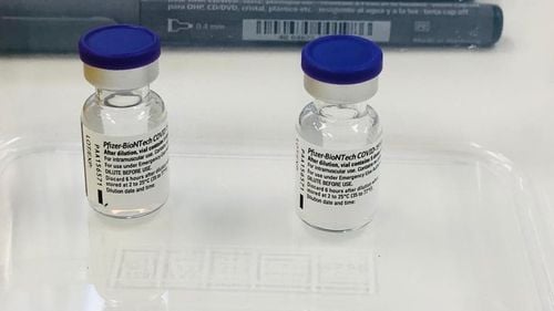 Posibilitatea ca persoanele vaccinate cu prima doză de la AstraZeneca să facă rapelul cu un vaccin ARN mesager, analizată de autoritățile române / Valeriu Gheorghiță: Este posibil ca săptămâna viitoare să luăm o decizie finală