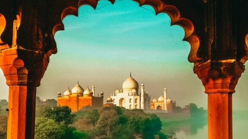 Preşedinta autorităţii de reglementare a pieţei financiare din India a deţinut investiţii în fonduri offshore folosite de grupul Adani