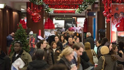 Mastercard: Vânzările cu amănuntul de sărbători din SUA sunt mai mari decât anul trecut / Consumul este sănătos. Șomajul este scăzut. Salariile cresc