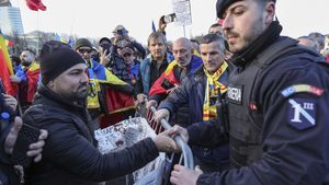 UPDATE Peste 100 de susținători ai lui Călin Georgescu protestează în Piața Victoriei pentru reluarea turului al doilea al alegerilor prezidențiale / Jandarmeria Capitalei legitimează persoanele care au asupra lor bagaje voluminoase pentru a preveni introducerea de obiecte sau substanțe periculoase la manifestație