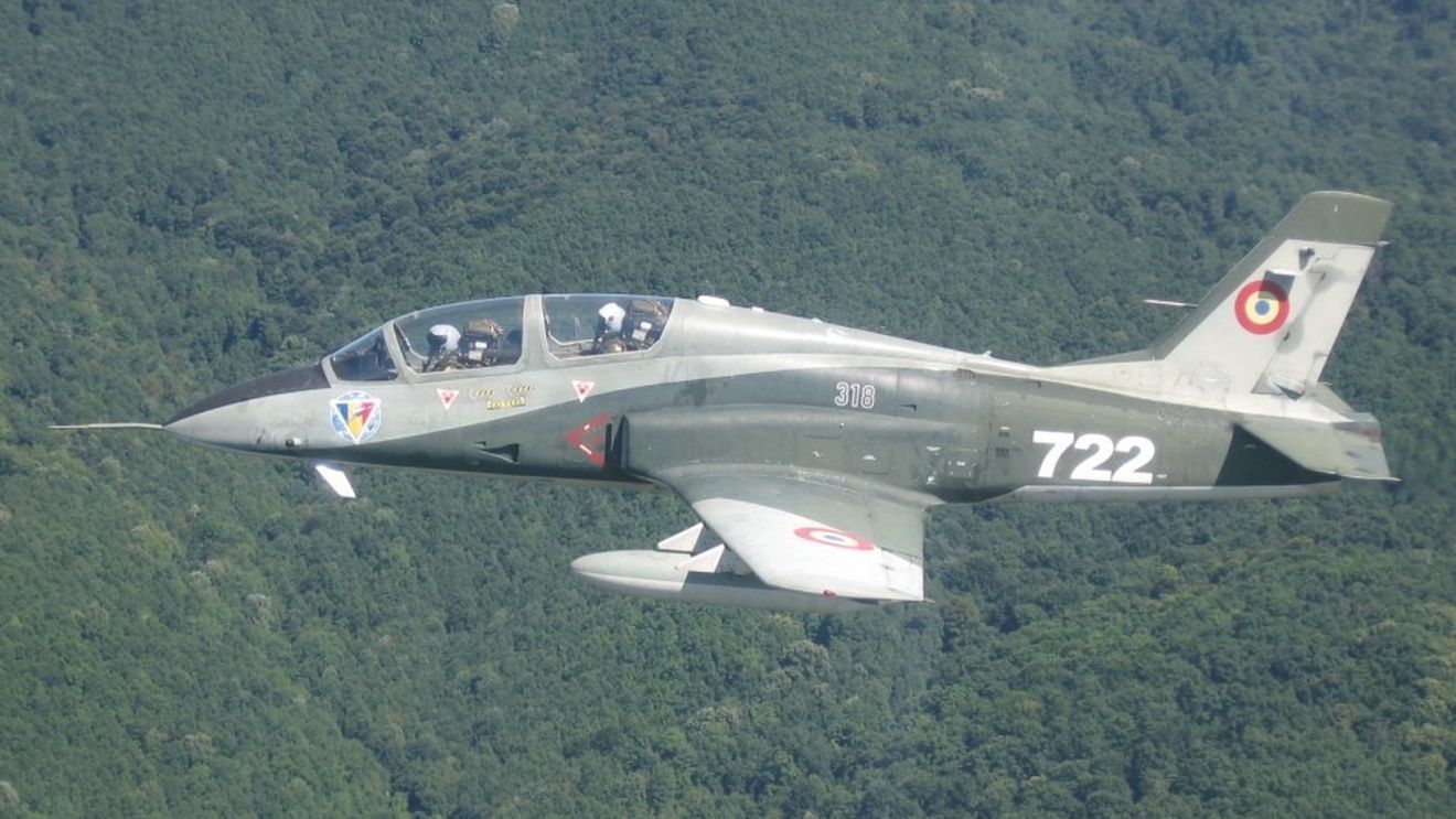 Ministrul apărării, despre contractul de modernizare a 10 aeronave IAR-99: Este foarte important pentru că va permite atât accelerarea procesului de pregătire şi antrenament al piloţilor care vor zbura pe avioanele de luptă F-16, cât şi menţinerea unei capabilităţi de sprijin aerian la dispoziţia armatei noastre
