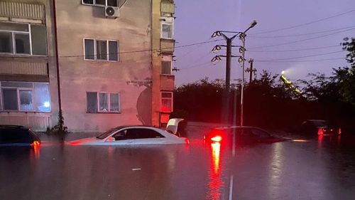 Cod galben şi portocaliu de ploi şi vijelii, până duminică dimineaţă, pe litoral / Caniculă în  Banat, Crişana, Maramureş, vestul Olteniei şi nord-vestul Transilvaniei / Temperaturi ridicate săptămâna viitoare în mai multe regiuni