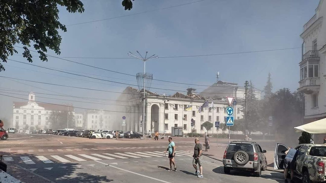 Cinci morţi şi 37 de răniţi după ce o rachetă rusă a lovit piaţa centrală din oraşul Cernigău din nordul Ucrainei