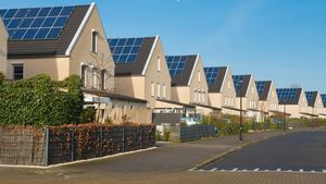Program nou pentru instalarea de panouri fotovoltaice cu bani prin PNRR. Care sunt condiţiile şi ce valoare au voucherele