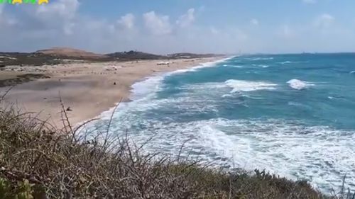 Zece persoane au murit în Indonezia după ce au fost lovite de valuri puternice în timp ce meditau pe o plajă