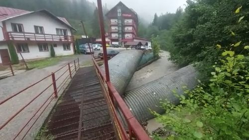 Inundaţii produse în patru localităţi, între care municipiile Ploieşti şi Câmpina