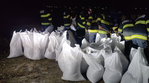 FOTO VIDEO 160 de localnici din două comune vrâncene amenințate de inundații au refuzat să plece din case, după ce autoritățile au dispus evacuarea