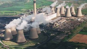 The Financial Times: Ingenioasa includere a biomasei  în strategia climatică / De ce se opresc centralele pe cărbune, nu și cele care ard lemn, care primesc subvenții generoase