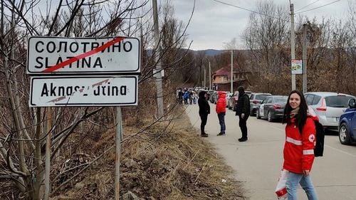 VIDEO INTERVIU Tânără voluntară în vama Sighet: Despre fluxul de refugiați, nevoia de ajutor: „Nu știu unde merg, ce vor face mâine”. Povestea care a impresionat-o