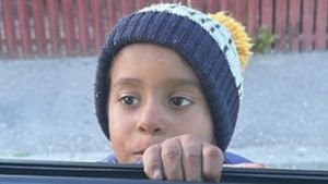 Copil de 4 ani, dispărut în Craiova, din faţa casei unde se juca, căutat de poliţişti